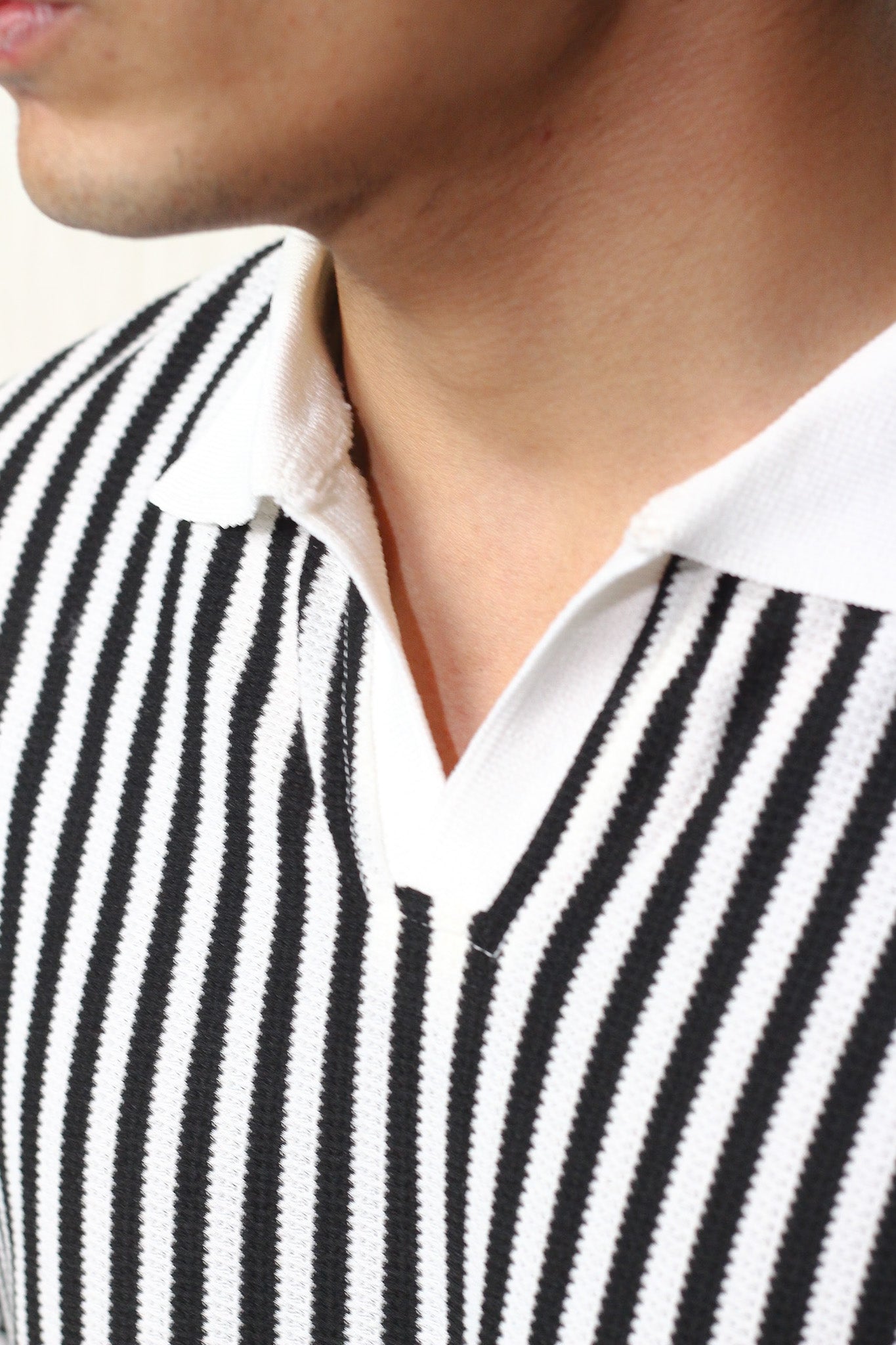 Monochrome Vertical Stripe Polo Knit